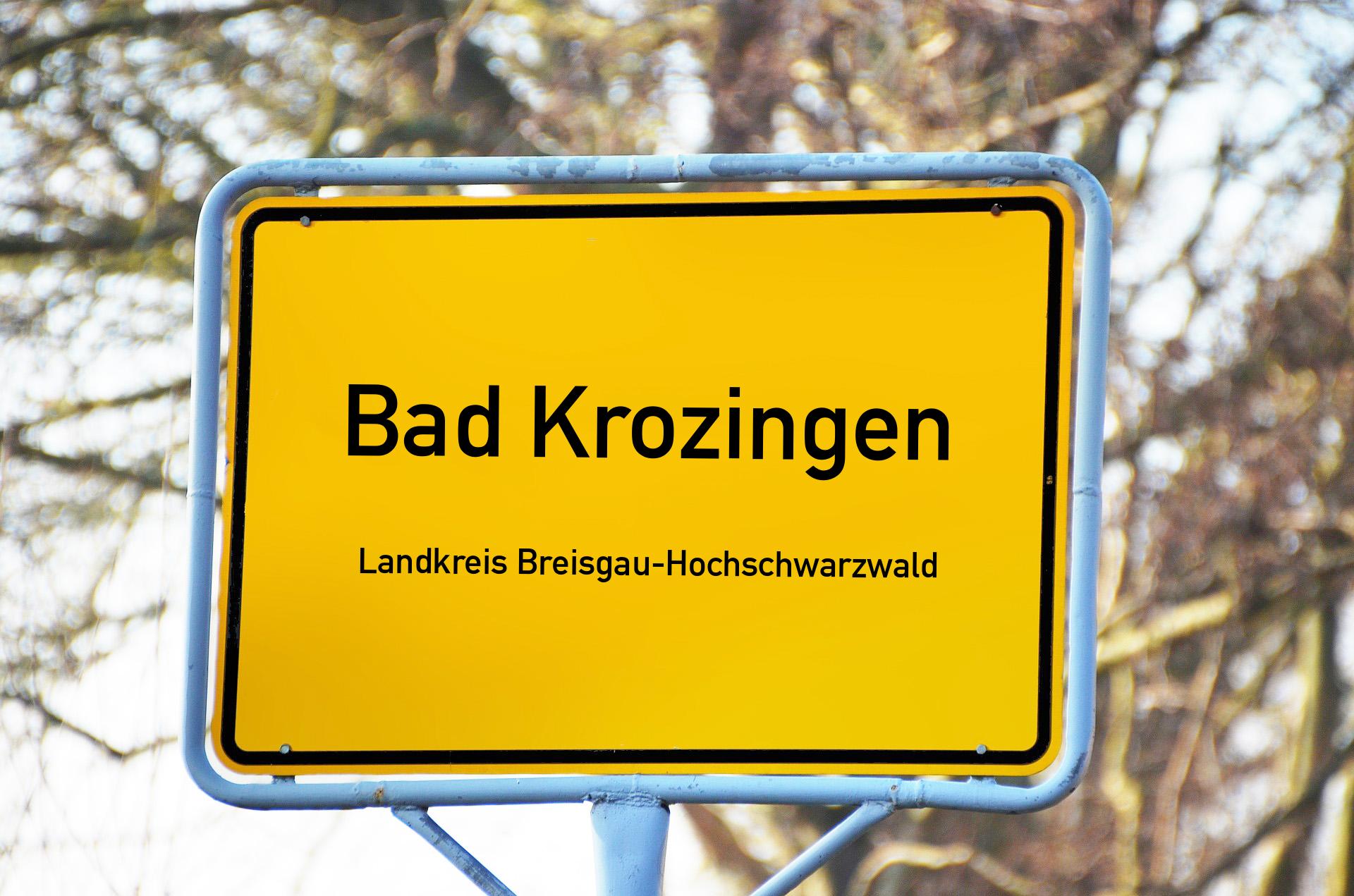 Ortsschild mit Aufschrift Bad Krozingen