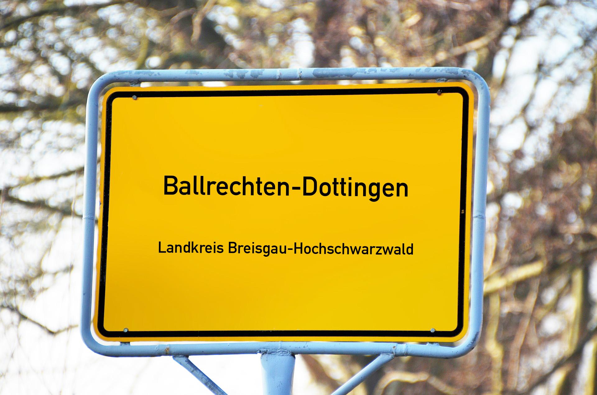 Ortsschild mit Aufschrift Ballrechten-Dottingen