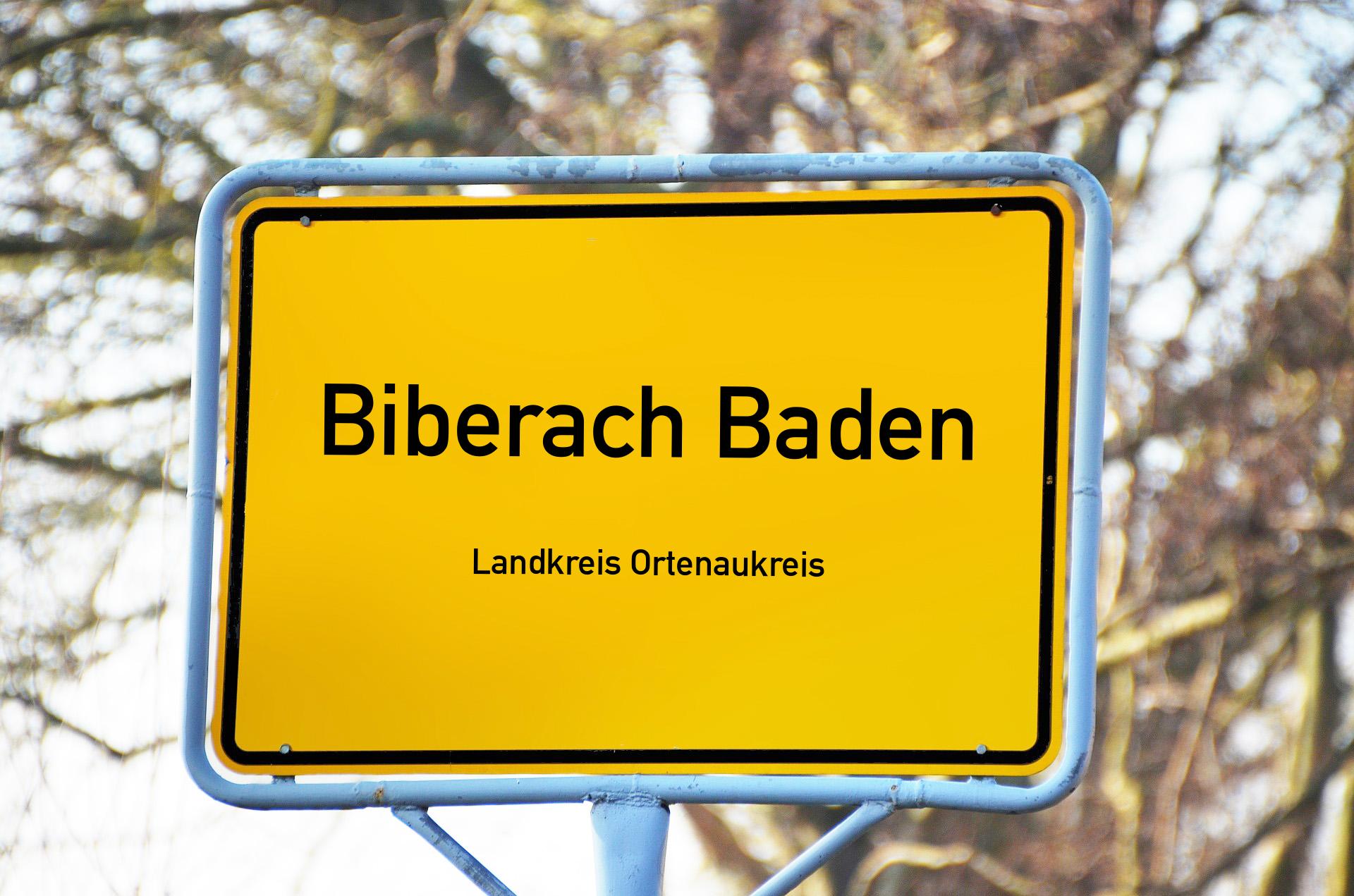 Ortsschild mit Aufschrift Biberach Baden