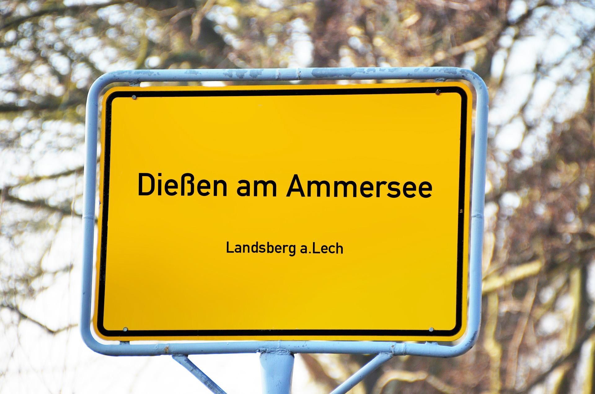 Ortsschild mit Aufschrift Dießen am Ammersee