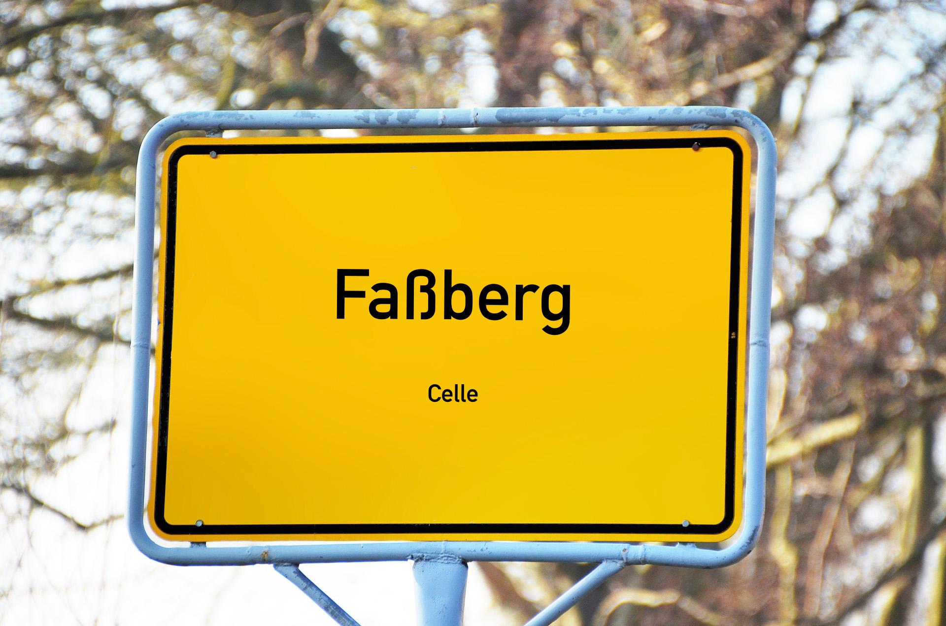 Ortsschild mit Aufschrift Faßberg