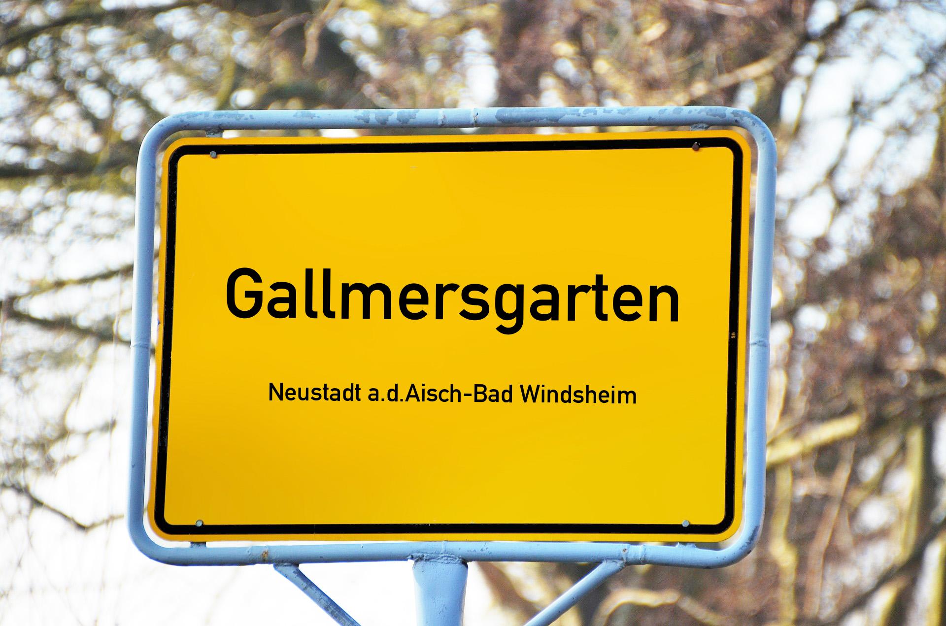 Ortsschild mit Aufschrift Gallmersgarten