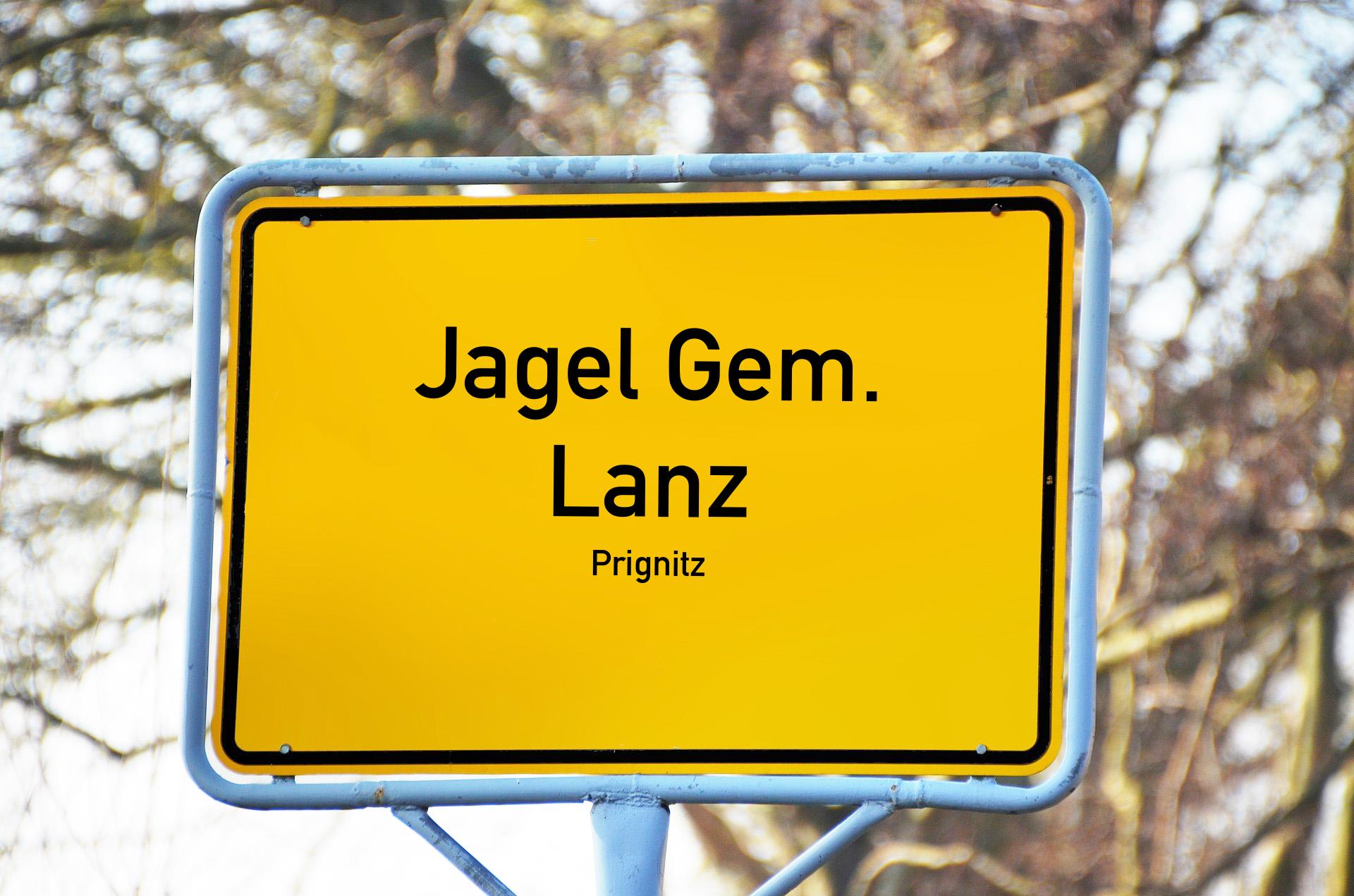 Ortsschild mit Aufschrift Jagel Gem. Lanz