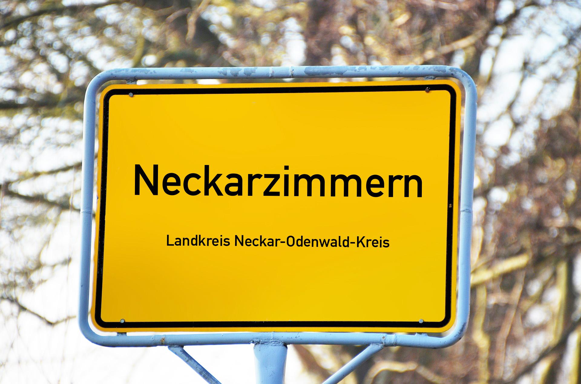 Ortsschild mit Aufschrift Neckarzimmern