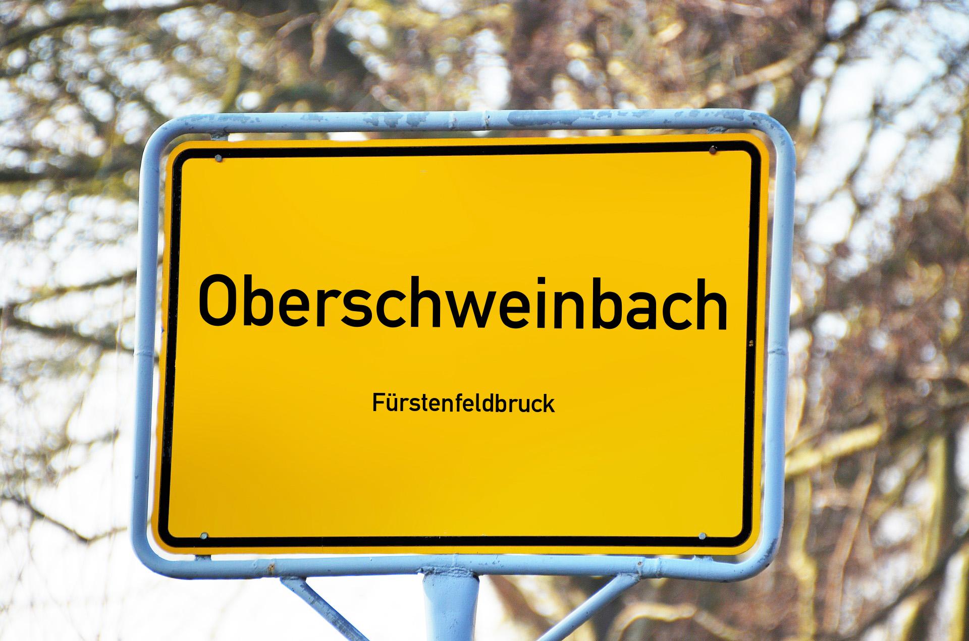 Ortsschild mit Aufschrift Oberschweinbach