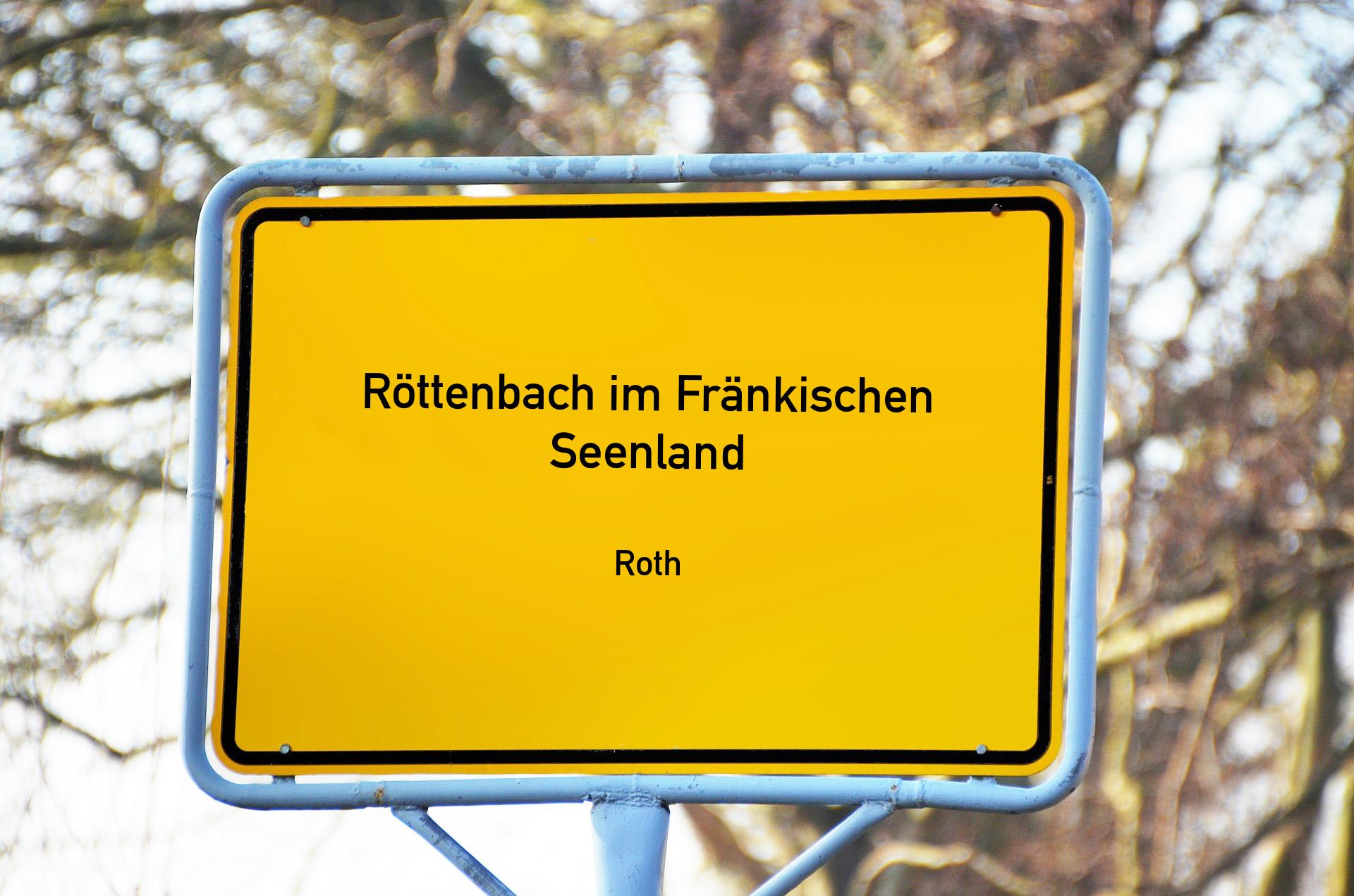 Ortsschild mit Aufschrift Röttenbach im Fränkischen Seenland