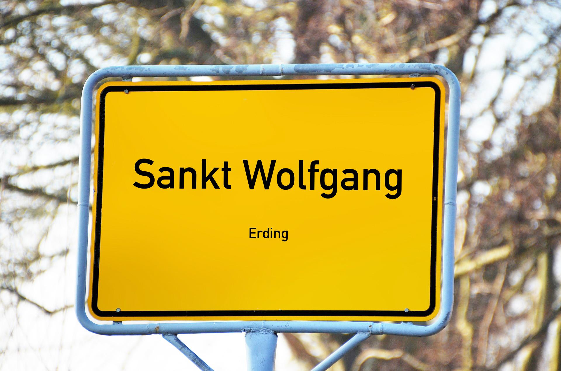Ortsschild mit Aufschrift Sankt Wolfgang