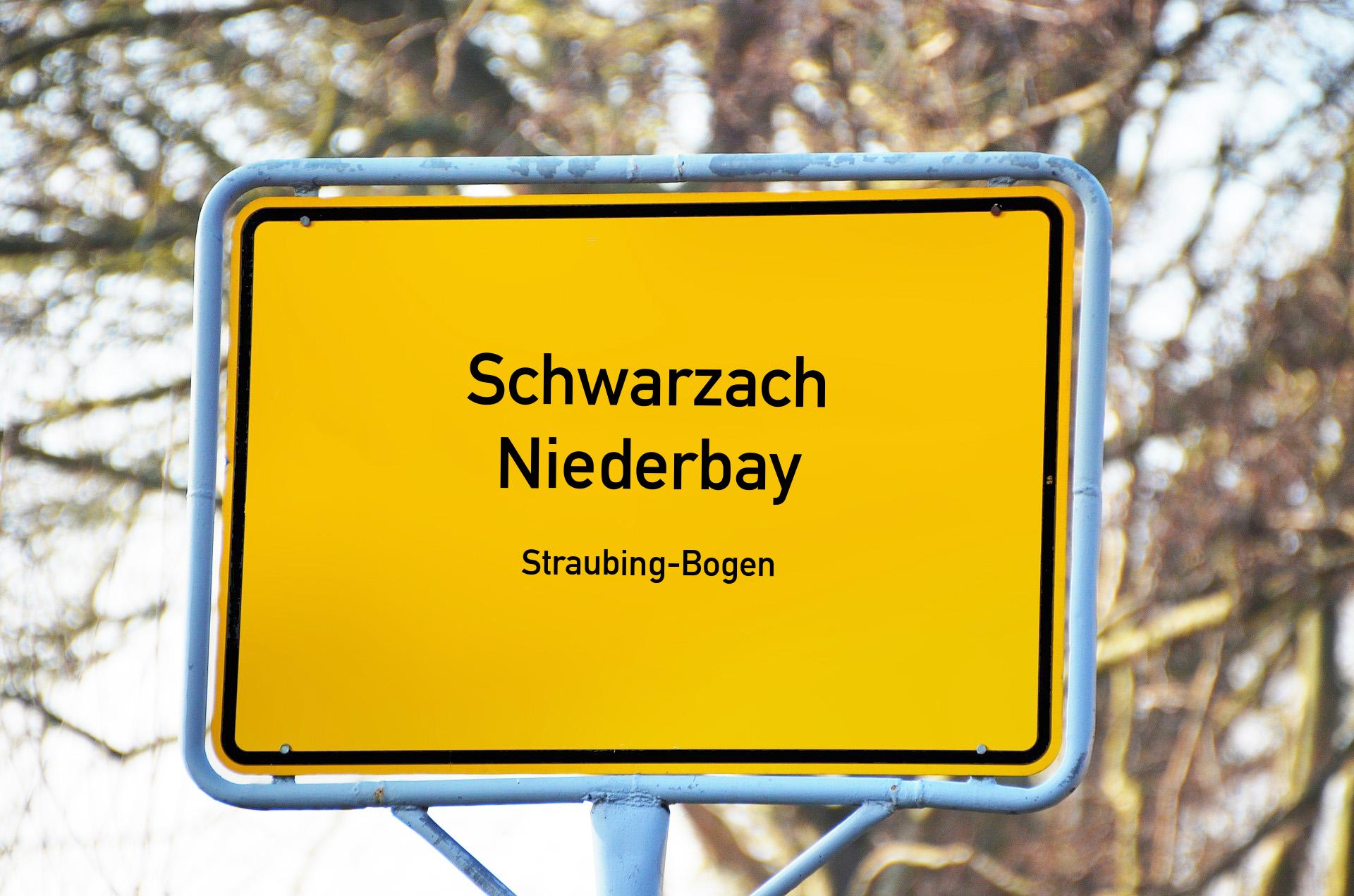 Ortsschild mit Aufschrift Schwarzach Niederbay