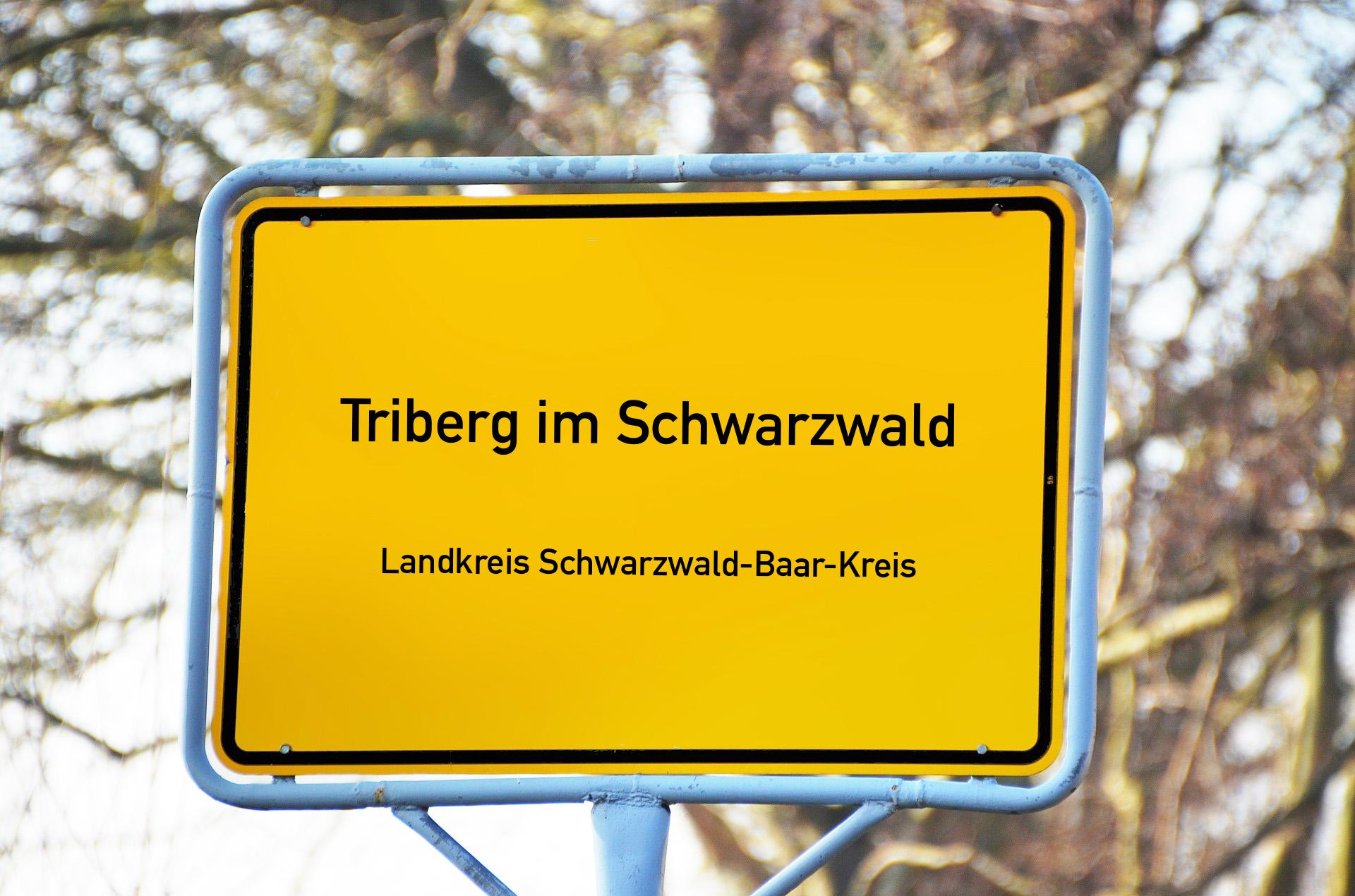 Ortsschild mit Aufschrift Triberg im Schwarzwald
