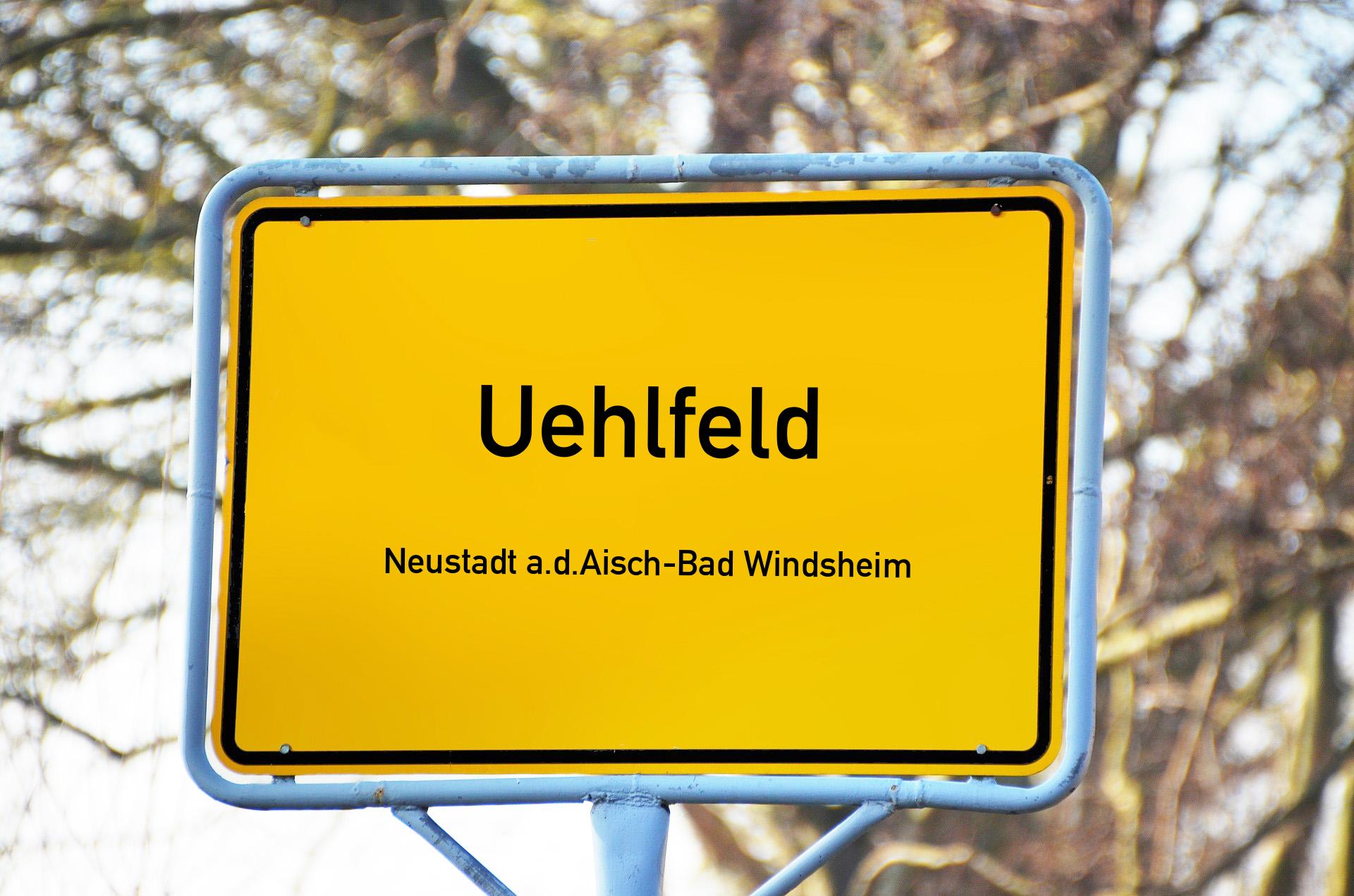 Ortsschild mit Aufschrift Uehlfeld