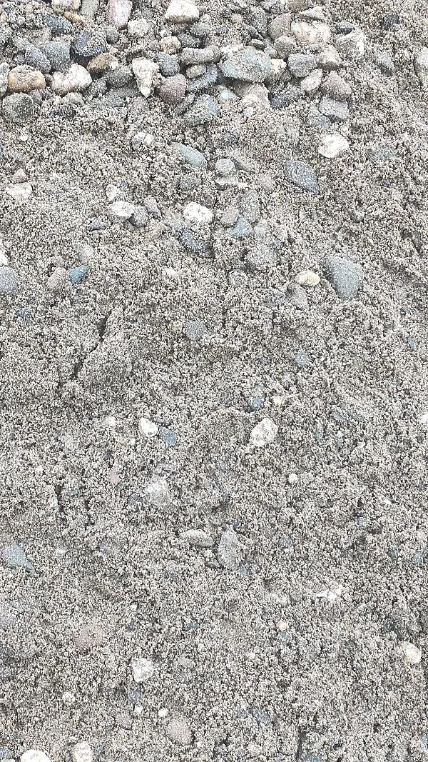 Betonkies von Hünten GmbH in Nahaufnahme, zeigt sandige Textur mit kleinen Kieselsteinen.