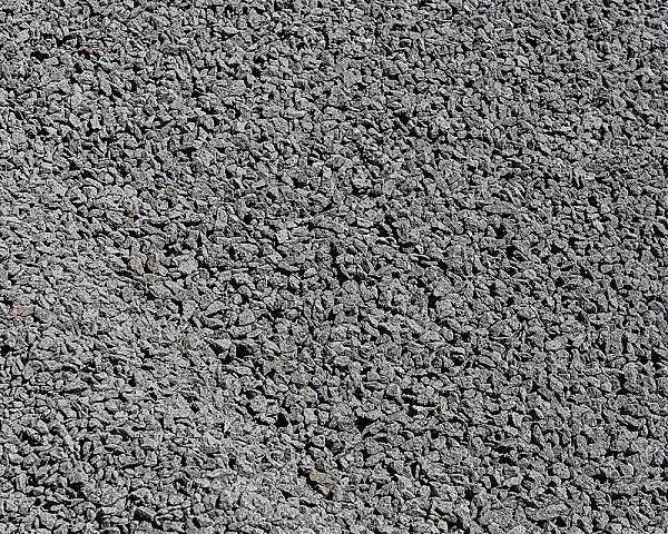 Graue Lavadrainageschicht aus Lavaschotter der Marke Hünten GmbH, feinkörnig und gleichmäßig verteilt.
