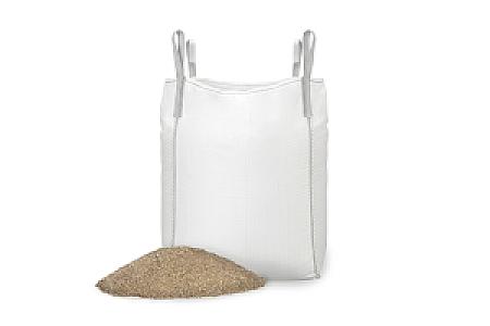 Großer weißer Big Bag mit Sand davor, Produkt der Marke Entsorgen Versorgen, Kollektion "Sand gewaschen".