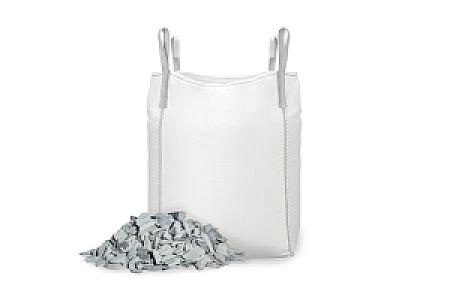 Big Bag mit Schiefer-Splitt und daneben ein Haufen Splitter, Marke Entsorgen Versorgen.