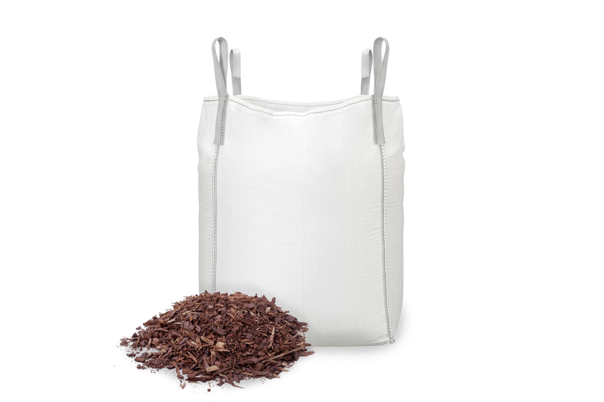 Großer weißer Sack Kiefernmulch neben einem kleinen Haufen Kiefernrindenmulch, Marke Entsorgen Versorgen.