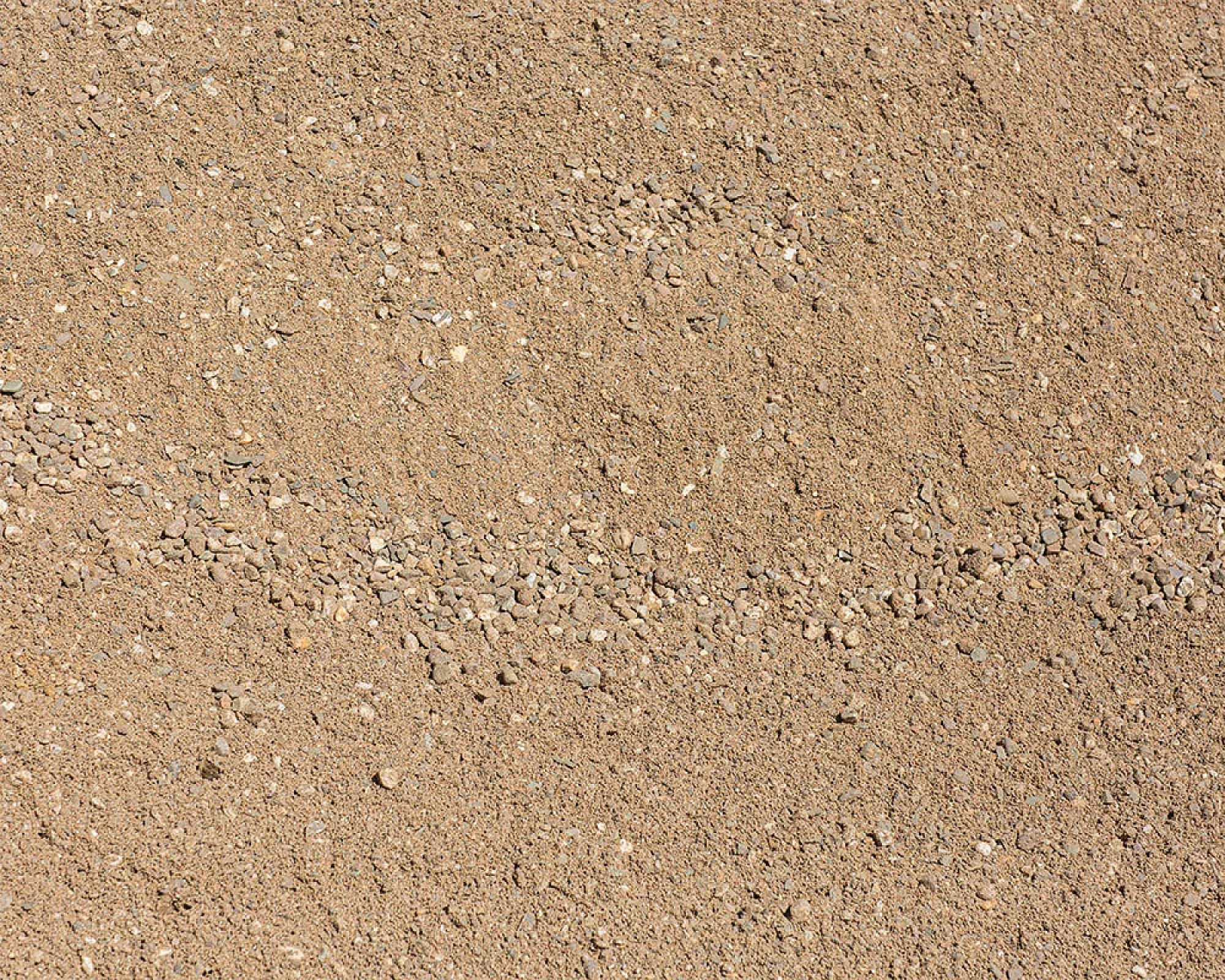 Natürlicher Betonkies mit feiner Kieselsteintextur, Sandfarbe; Produkt von Florikomp für Bau- und Gartenprojekte.