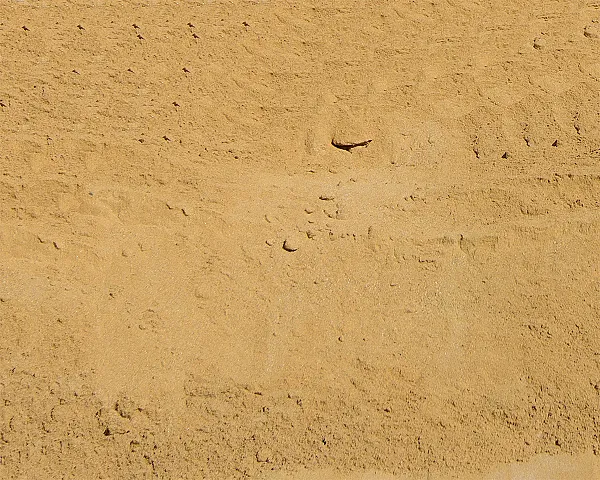 Gewaschener Mauersand in Beige von Hellerwald, gleichmäßig verteilt.