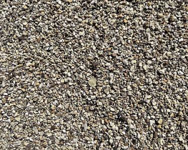 Gewaschener Rheinkies, bunte runde Kieselsteine in Größen von 2-8 mm, mit einer Münze als Größenvergleich.