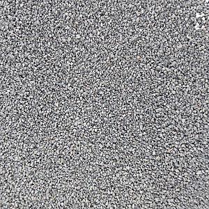 Grauwacke Mineralgemisch aus der Kollektion von Florikomp, kompakte graue Kieselsteinstruktur.