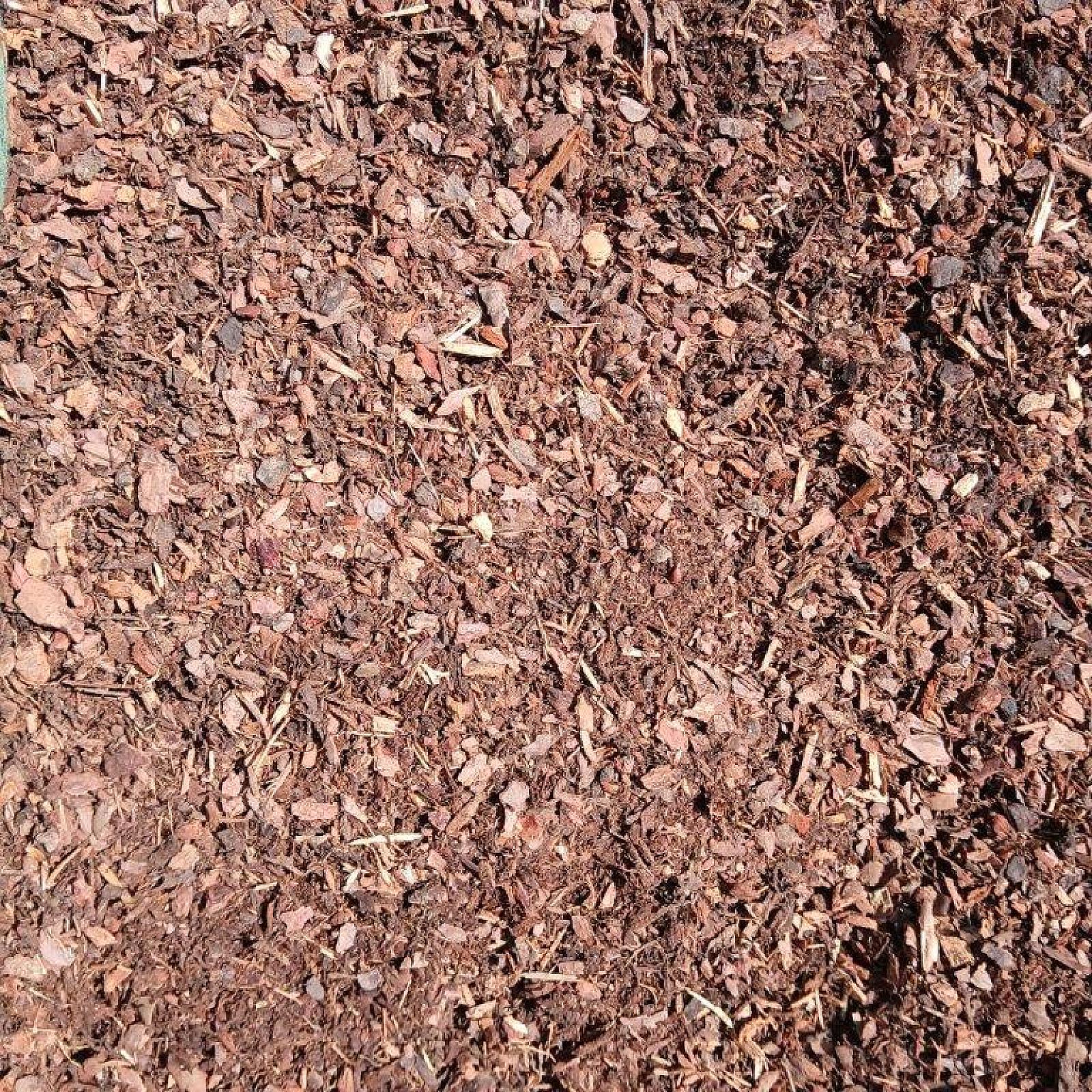 Kiefernmulch in Nahaufnahme, Produkt von Florikomp Erden & Substrate GmbH.