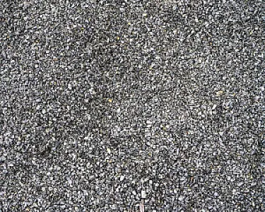 Grauer Basaltsplitt in Körnung 2-5 mm, gleichmäßig verteilt, von Florikomp Erden & Substrate GmbH.