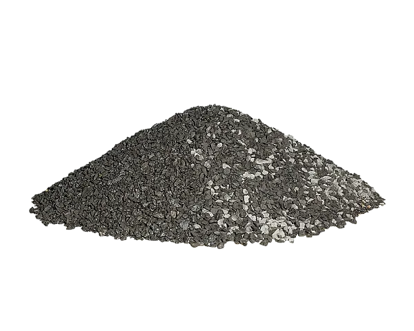 Ein Haufen grauer Basaltsplitt von Florikomp in der Körnung 2-5 mm.