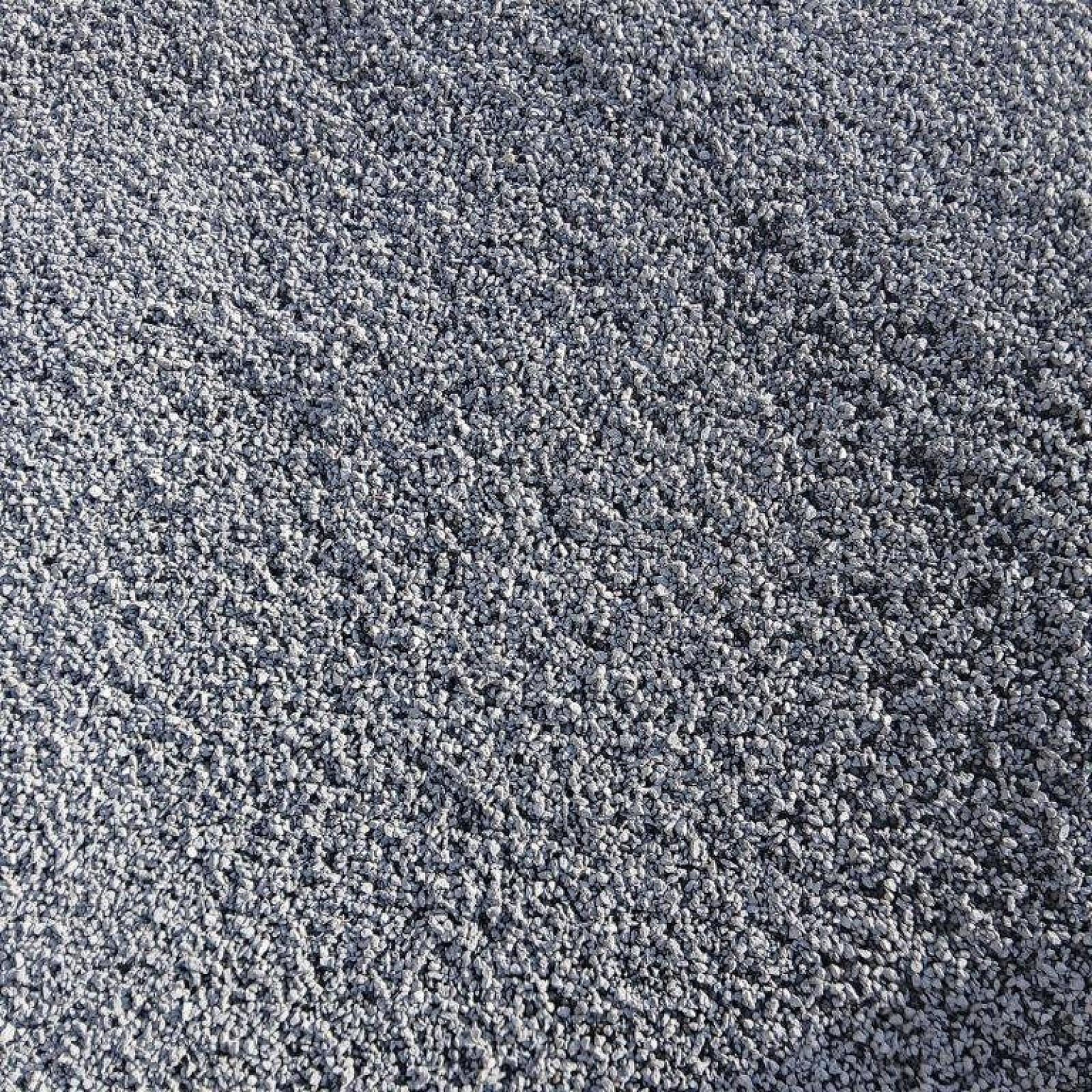 Basalt Splitt, grobkörnige graue Steinstruktur, natürliche Gesteinskörnung, geeignet für Garten- und Landschaftsbau.