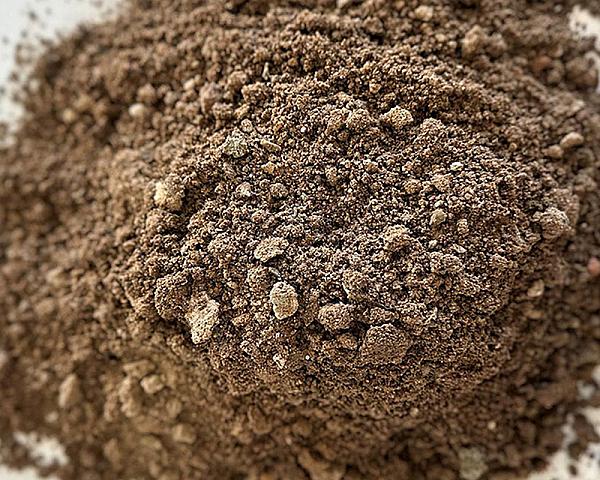 Rohrsand 0-5 mm, gesiebt von Volz und Herbert GmbH, fein und gleichmäßig verteilt.