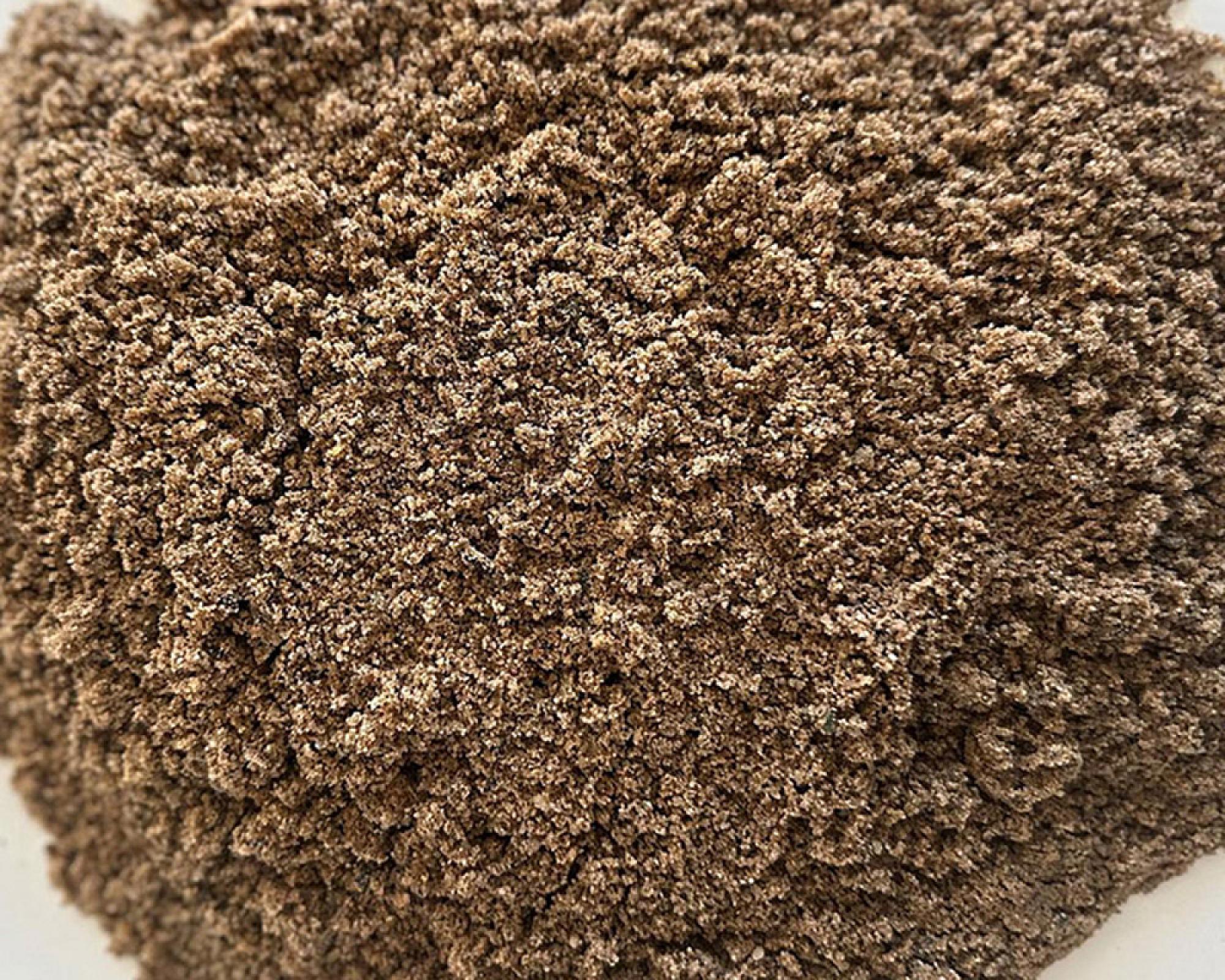 Häufung von Rohrsand der Marke Volz und Herbert GmbH in Nahaufnahme.