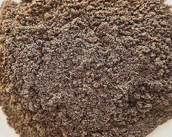 Rohrsand der Marke Volz und Herbert GmbH, grobkörnige Textur, für Bau- und Industrieanwendungen.