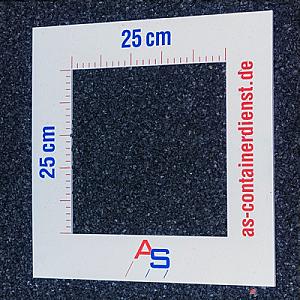 Basaltsplitt auf quadratischem Messrahmen von as-Containerdienst GmbH, Maßangaben an den Seiten.