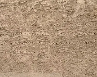 Feiner, gewaschener Sand in einem Haufen, gleichmäßig verteilt, beige Farbe.