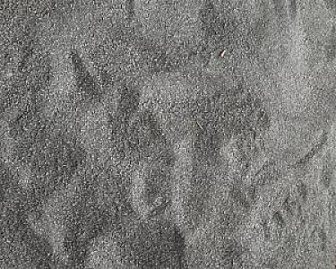 Feinkörniger Basaltsand in grauer Farbe, gleichmäßig verteilt.