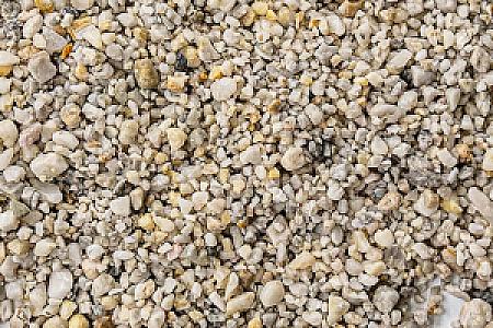 Quarzkies 2-8 mm, Mischung aus weißen und grauen Kieselsteinen, für Bau- und Landschaftsgestaltung.