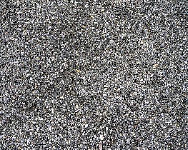 Basaltsplitt, gleichmäßig verteilt, grau-schwarz, leicht glänzend, für Bau- oder Gartenprojekte geeignet.