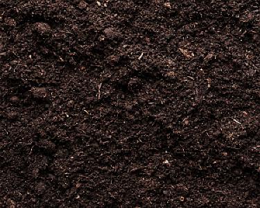 Feinkompost-Humus, dunkelbraun, gleichmäßige Textur, organisches Material. Marke: Entsorgen Versorgen.